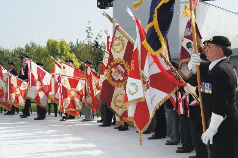 Polish war-veterans display Regimental Colours