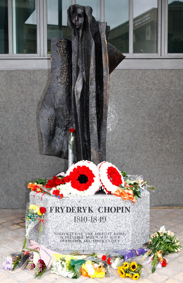 Chopin_statue
