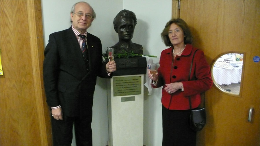 Marie Sklodowska-Curie bust